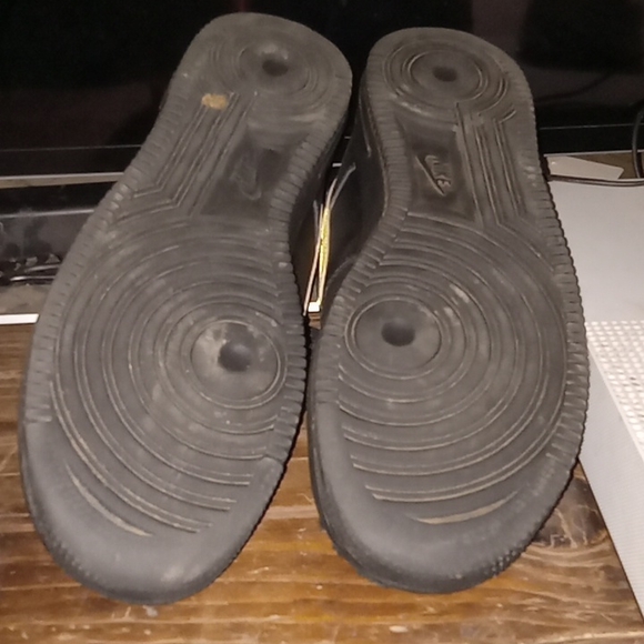 NIKE Airforce 1s yellow swoosh - Picture 4 of 4